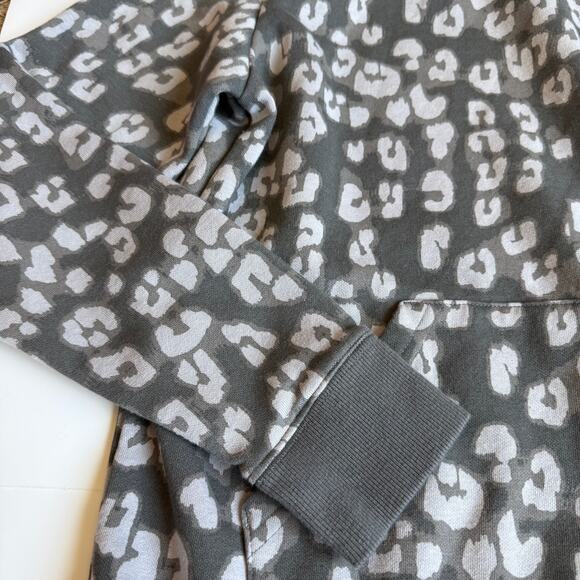 The North Face Girls Grey Leopard Print Camp Fleece Hoodie - Picture 4 of 11